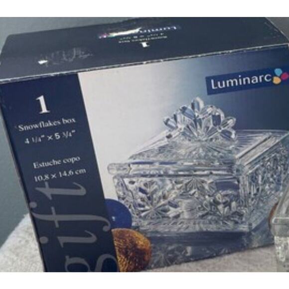 Vintage Luminarc Glass Holiday Candy Trinket Box with Snowflakes Lid - Picture 13 of 13